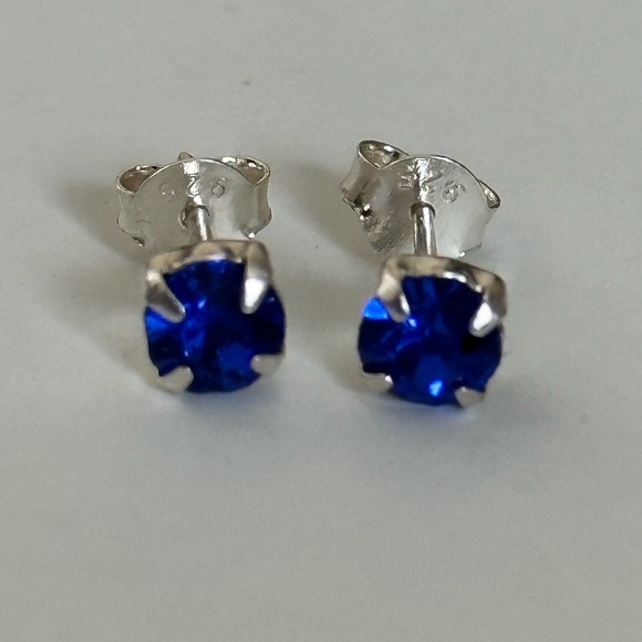 925 Silver blue cz earrings 5mm cubic zirconia stone stunning - Picture 6 of 7